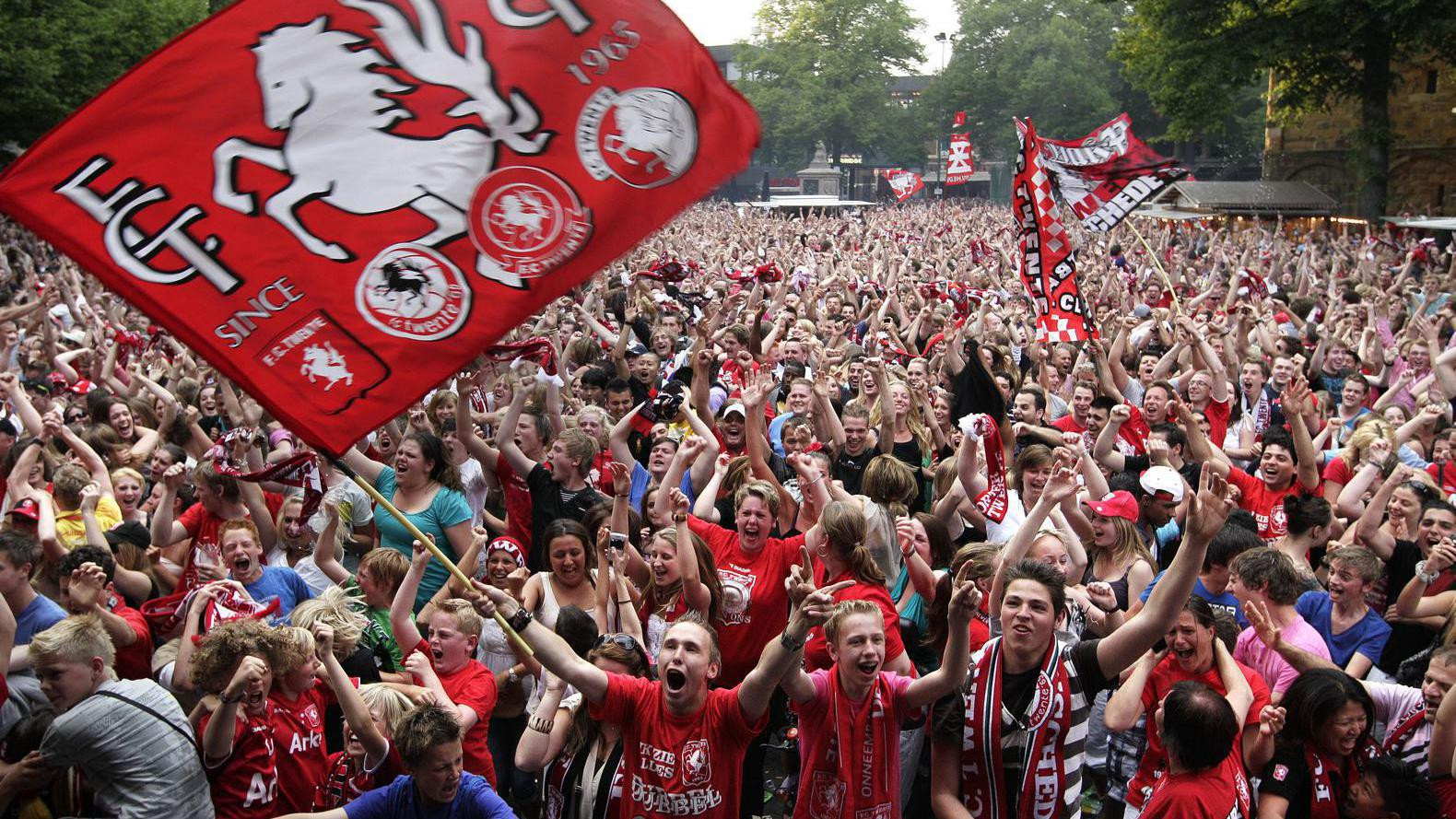 kaiyun.com -包含马赛训练开放日，加时末段刷新队史纪录引欢呼，荷甲在即，数据趋势出现新变化的词条